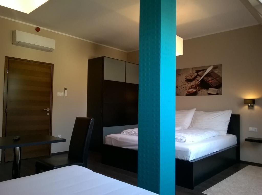 Parton Hotel & Bowling Tiszakécske Quarto foto