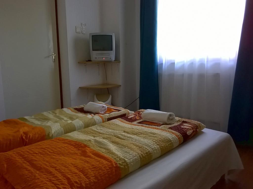 Parton Hotel & Bowling Tiszakécske Quarto foto